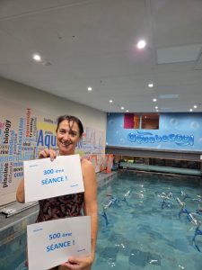 Cliente Aquabecool Catherine de trets célèbre sa 800ème séance d'aquabike performance exceptionnelle